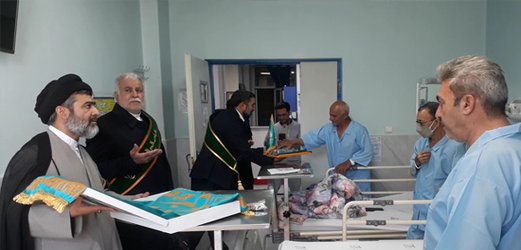 عیادت خادمان مسجد مقدس جمکران از بیماران بیمارستان شهید مدرس