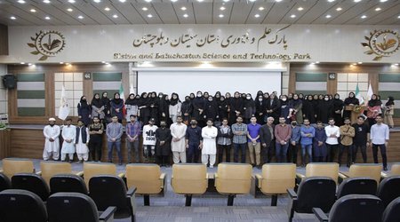 بازدید دانشجویان گروه کارآفرینی از پارک علمی و فناوری استان