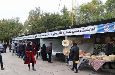 بازدید رئیس دانشگاه از نمایشگاه هفته ملی مازندران در دانشگاه