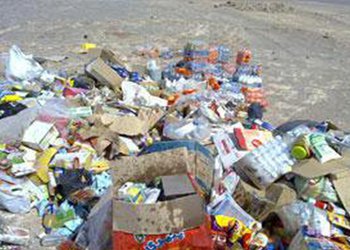 معدوم‌سازی بیش از ۸ تن مواد غذایی تاریخ‌مصرف گذشته در شهرستان بوشهر
