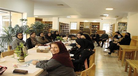 به مناسبت روز کتاب و کتابخوانی مراسمی در محل کتابخانه مرکزی موسسه تحقیقات اصلاح و تهیه نهال و بذر برگزار شد.