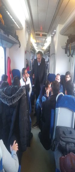 دکتر محمدصادقی آزاد سرپرست دانشگاه، باحضور در بین دانشجویان به بررسی نحوه خدمت رسانی  قطار دانشگاه پرداخت.