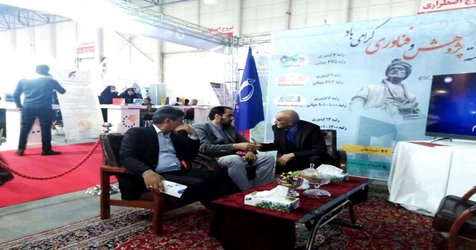 حضور  دکتر نظری مدیر اجرایی مرکز خدمات سرمایه گذاری استان خراسان رضوی در غرفه دانشگاه فردوسی مشهد