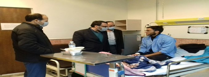 عیادت دکتر حسن بیگی از دانشجویان بستری در بیمارستان