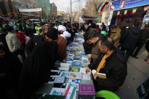 تصویر | جشن انقلاب در سردر دانشگاه