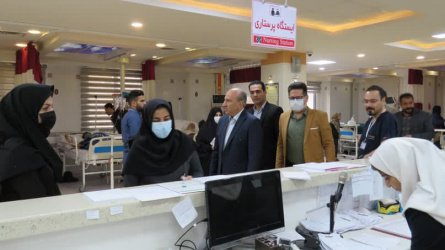 بازدید و دیدار نوروزی رییس بیمارستان امام حسین(ع) از بخش های بیمارستان