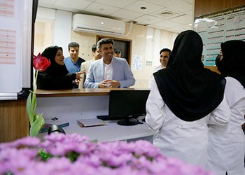 رئیس دانشگاه علوم پزشکی بوشهر:
۱۲۰۰ بیمار در ایام نورز به بیمارستان شهدای خلیج‌فارس بوشهر مراجعه کرده‌اند/گزارش تصویری
