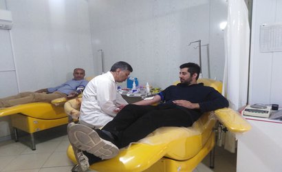 اهداء خون جمعی از همکاران بیمارستان طالقانی گنبد به مناسبت روز جهانی بیماری‌های خاص