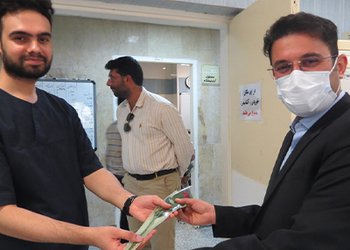 معاون درمان دانشگاه علوم پزشکی بوشهر:
مشارکت بیماران و جامعه در امور سلامت از مصادیق حقوق شهروندی است