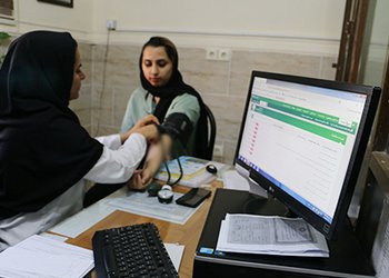 رئیس شبکه بهداشت و درمان گناوه:
۱۰۰ درصد مادران باردار گناوه‌ای در پویش ملی غربالگری دیابت و فشارخون بالا شرکت کردند