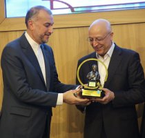 تندیس دانشگاه تهران به نمادهای مقاومت اعطا شد | گزارش کامل آیین + تصاویر