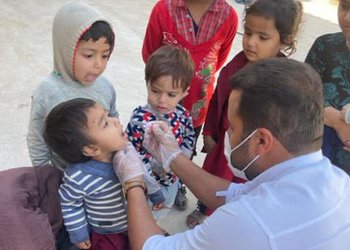 رییس شبکه بهداشت و درمان دشتستان:
۲۵۰۰ کودک زیر ۵ سال اتباع خارجی، واکسن فلج اطفال در دشتستان دریافت کرده‌اند