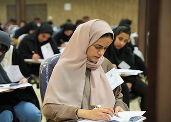 معاون دانشگاه علوم پزشکی بوشهر:
تزریق نیروی جوان به خانه‌های بهداشت/ آزمون بهورزی برای استخدام ۵۱ نفر برگزار شد