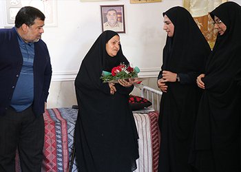 رئیس شبکه بهداشت و درمان تنگستان:
حق خانواده شهدا تنها با ادامه راه شهدا ادا خواهد شد/گزارش تصویری