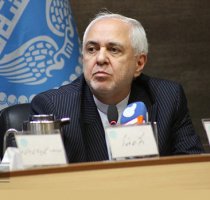 دکتر ظریف: کنشگر سیاسی نیستم | مردم پای این کشور ایستاده‌اند | انقلاب اسلامی به وسیله مردم و با یک رهبری خردمندانه پیروز شده است | حضور مردم به ما قدرت بازدارندگی می‌دهد | مردم «فرصت» و «پایه قدرت نظام» هستند؛ دست فرصت را باید باز بگذاریم