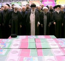 اقامه نماز رهبر انقلاب بر پیکر رئیس‌جمهور شهید و همراهان گرامی ایشان