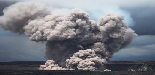 Hawaii’s erupting volcano may blast out ‘10-tonne cannonballs’