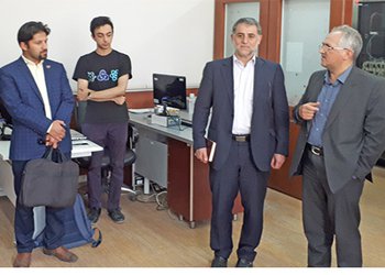 بازدید معاون وزیر ارتباطات و فناوری اطلاعات از آزمایشگاه تخصصی آپا در دانشگاه فردوسی مشهد