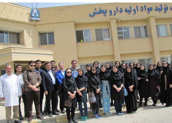بازدید  دانشجویان دانشگاه فردوسی مشهد ازکارخانه تولیدمواد اولیه دارویی داروپخش - تماد مشهد