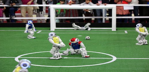 The way toddlers waddle can teach robot footballers how to play
