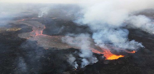 More lava flows reach the coast as volcano threatens Hawaii