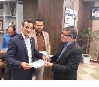 قدردانی فرماندار شهرستان گرمسار از مسئول روابط عمومی شبکه بهداشت و درمان این شهرستان