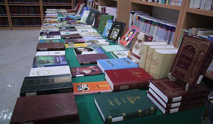 برگزاری نمایشگاه کتاب آثار حضرت امام خمینی (ره) در کتابخانه مرکزی دانشگاه آزاد اسلامی واحد رشت