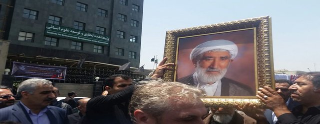 دکتر احمد احمدی در جوار استادش آرام گرفت