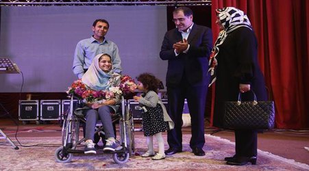 هانیه دختر فداکار سرپل ذهابی به دستور وزیر بهداشت برای تکمیل روند درمان به تهران اعزام شد