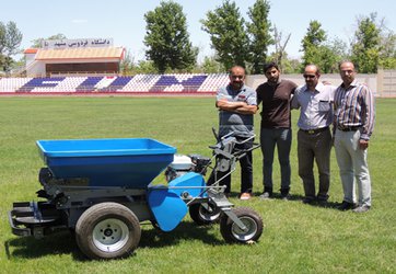 ساخت دو دستگاه موتوردار کودپاش و خاکده چمن در دانشگاه فردوسی مشهد