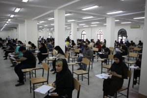 بازدید ریاست دانشگاه آزاد اسلامی قشم از محل برگزاری امتحانات پایان ترم این واحد