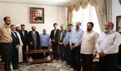 دیدار مسئولین دانشگاه آزاد اسلامی واحد شهرکرد با خانواده شهید مدافع حرم