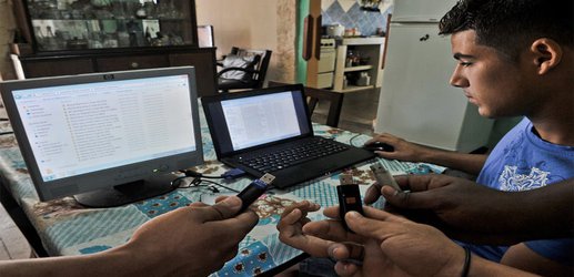 Cuba has a hidden internet system based on trading USB sticks