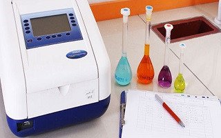 دوره های آموزشی آزمون‌های فیزیکو شیمیایی و میکروبیولوژی، در آزمایشگاه کنترل کیفی تستا برگزار می‌شود
