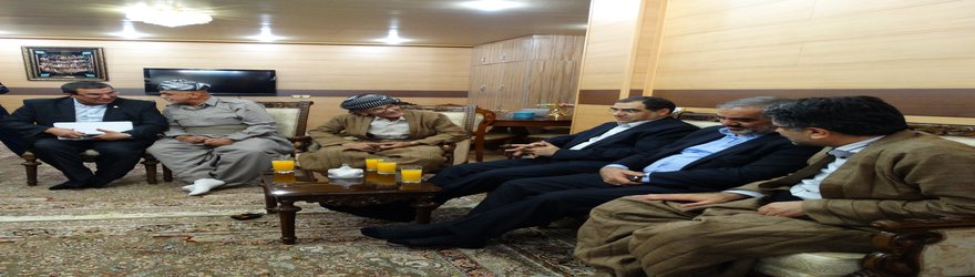 حضور وزیر بهداشت ودرمان جناب دکتر قاضی زاده هاشمی در منزل دارا قادر خانزاده خانواده دارای شش شهید