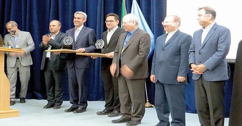 استاد دانشگاه شریف به عنوان پژوهشگر برتر جوان اقتصاد کشور معرفی شد