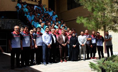 رئیس دانشگاه علوم پزشکی همدان ورزشکاران اعزامی به المپیاد دانشجویی را بدرقه کرد