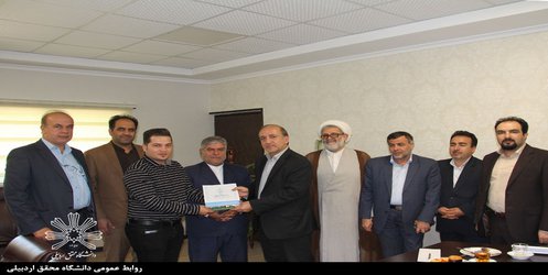 خانواده های شهدا و ایثارگران باید در خط مقدم دفاع از نظام و انقلاب باشند