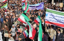 با حضور گسترده و پرشکوه در راهپیمایی صورت گرفت؛ اعلام خشم و انزجار دانشگاهیان دانشگاه آزاد اسلامی واحد خمین از تحرکات اخیر دشمن و هنجارشکنان وابسته به استکبار جهانی
