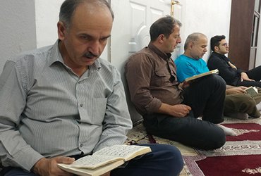 مانند هر دوشنبه : برگزاری زیارت عاشورا در حسینیه دانشگاه آزاد اسلامی واحد رشت