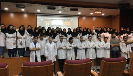 آغاز ورود دانشجویان پزشکی به دوره مهارتهای بالینی با برگزاری جشن روپوش سفید
