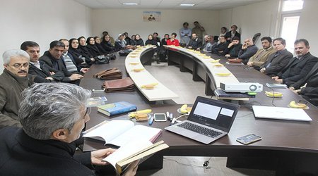 رئیس مرکز تحقیقات کردستان‌شناسی واحد سنندج تأکید کرد: لزوم حفظ ادبیات شفاهی و توجه به پشتوانه تحقیقات علمی و پژوهشی