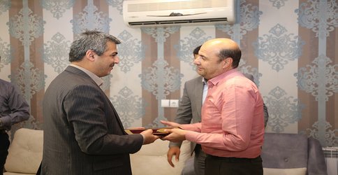 دیدار رییس دانشگاه و جمعی از مدیران ستادی با جانباز و آزاده سرفراز