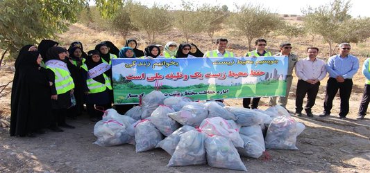 پاکسازی طبیعت توسط داوطلبین سلامت گرمسار