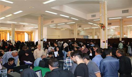 بازدید دکتر مظاهر نیکخواه رئیس دانشگاه آزاد اسلامی شهرکرد از مراحل ثبت نام دانشجویان جدید الورود