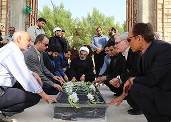 هم‌زمان با آغاز هفته گرامیداشت دفاع مقدس؛
آیین غبارروبی و عطرافشانی آرامگاه شهید گمنام در پردیس دانشگاه علوم پزشکی بوشهر برگزار شد/ گزارش تصویری