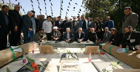 آیین غبارروبی و عطرافشانی مزار شهدای گمنام دانشگاه تهران برگزار شد