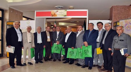 بازدید اساتید پیشکسوت حوزه علوم زراعت و اصلاح نباتات از  نمایشگاه دستاوردهای تحقیقاتی موسسه تحقیقات اصلاح و تهیه نهال و بذر