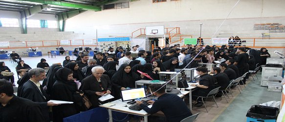 شور و اشتیاق پذیرفته شدگان دانشگاه آزاد اسلامی استان قم در نخستین روز ثبت نام
