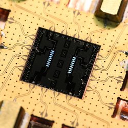 Superconducting Metamaterial Traps Quantum Light